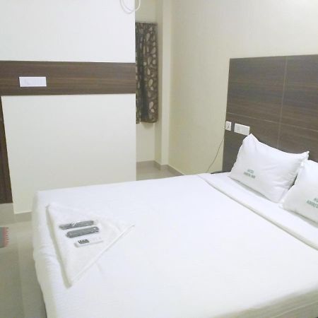 Hotel Amrita Mogappair Chennai Extérieur photo
